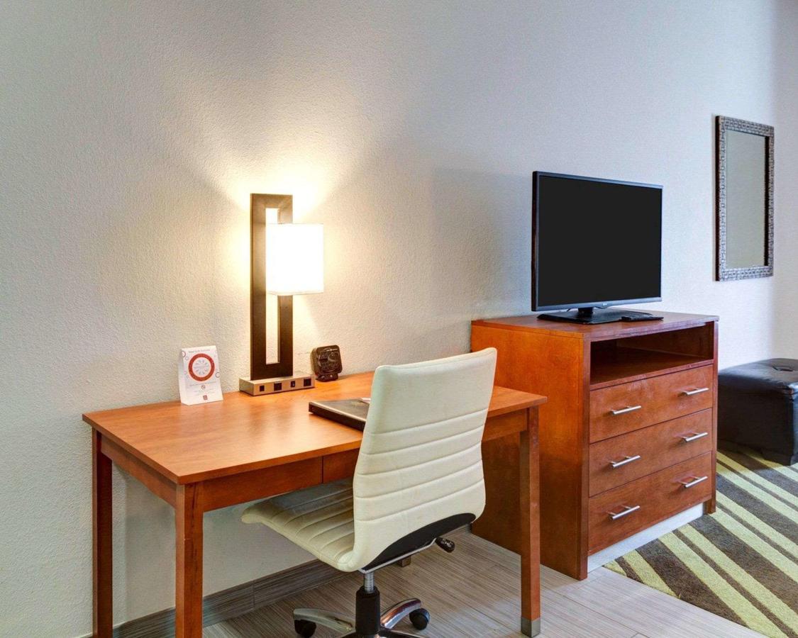 Comfort Suites Denham Springs - thumb 11