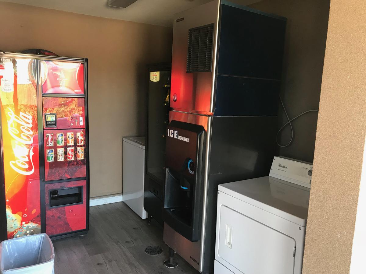 Paradise Inn & Suites - thumb 1