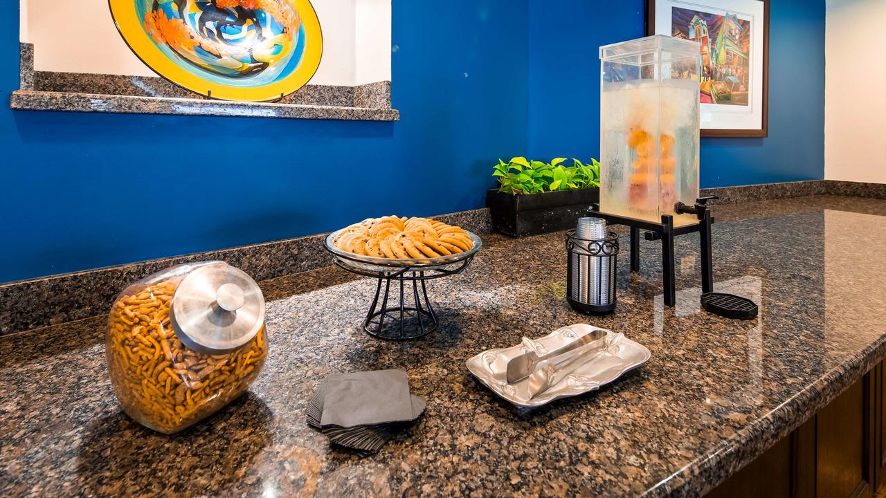 Best Western Plus St. Charles Inn - thumb 25