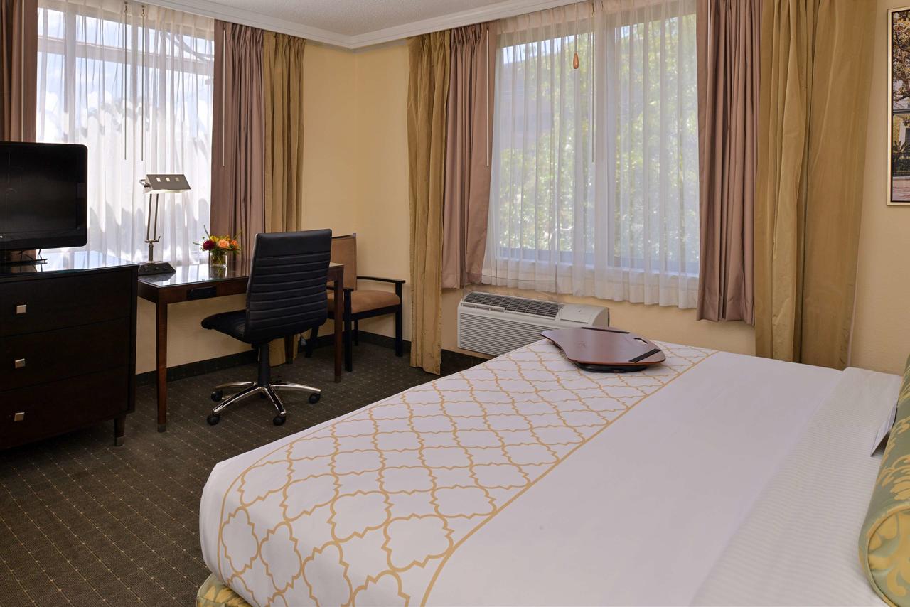 Best Western Plus St. Charles Inn - thumb 17