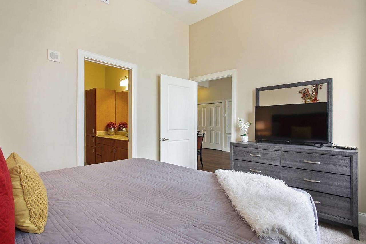 2 BEDROOM HIGH RISE PENTHOUSE- CANAL ST/FRENCH QTR - thumb 15