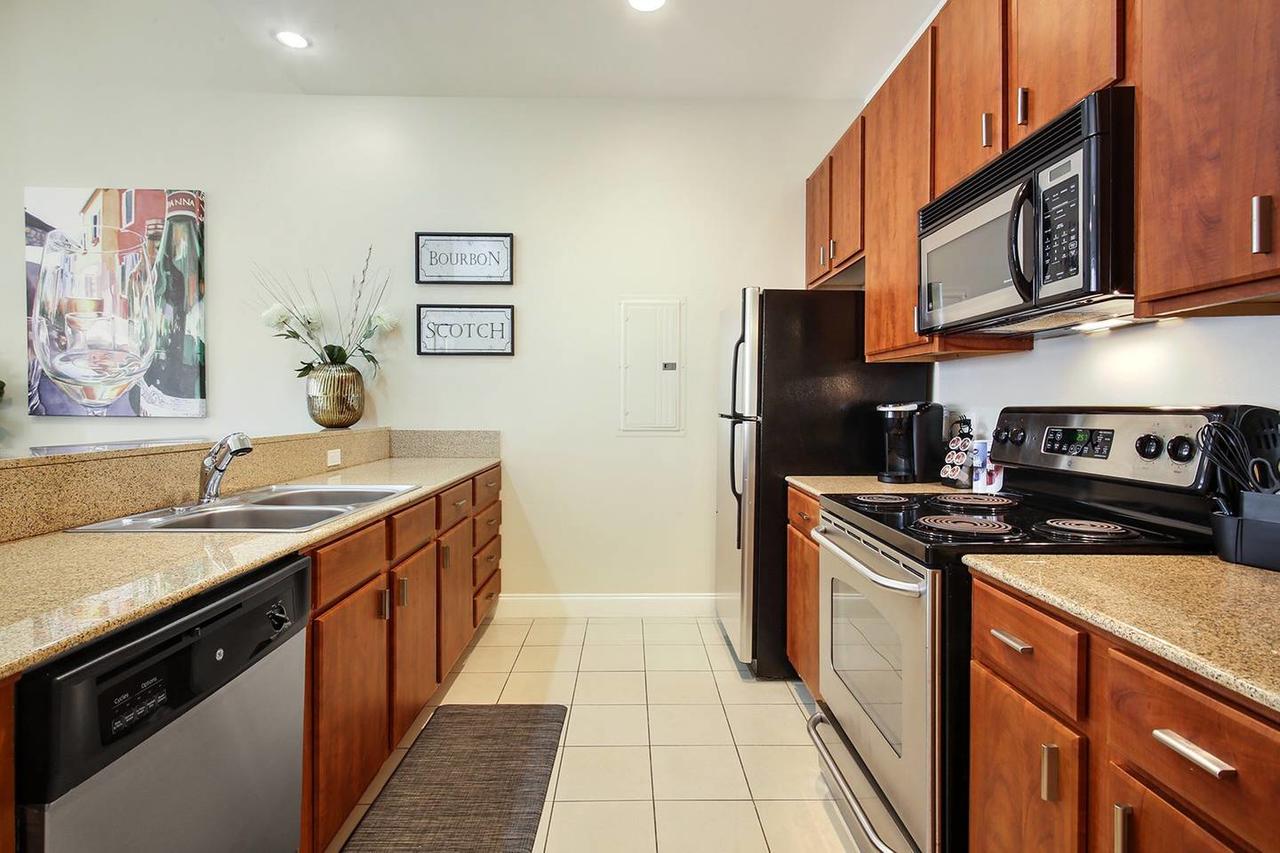 2 BEDROOM HIGH RISE PENTHOUSE- CANAL ST/FRENCH QTR - thumb 19