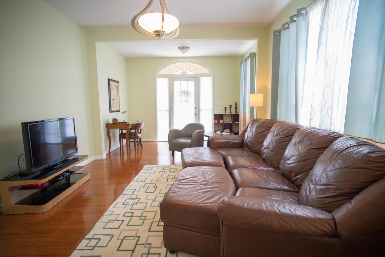 1800 Sf Townhome Minutes To Everything - thumb 2