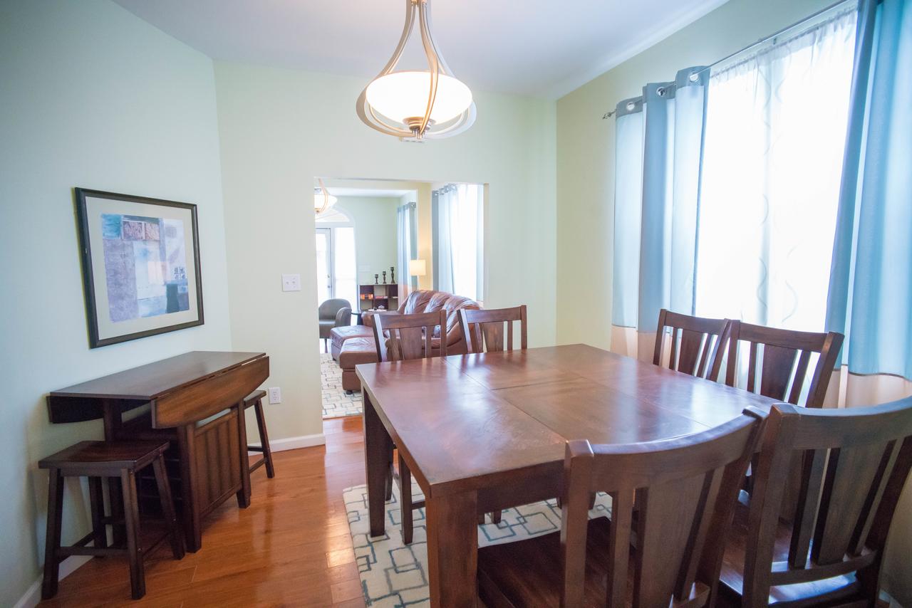 1800 Sf Townhome Minutes To Everything - thumb 3