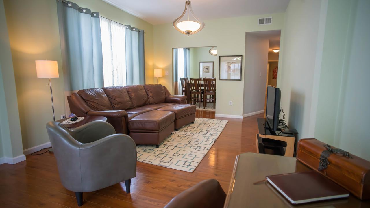 1800 Sf Townhome Minutes To Everything - thumb 1