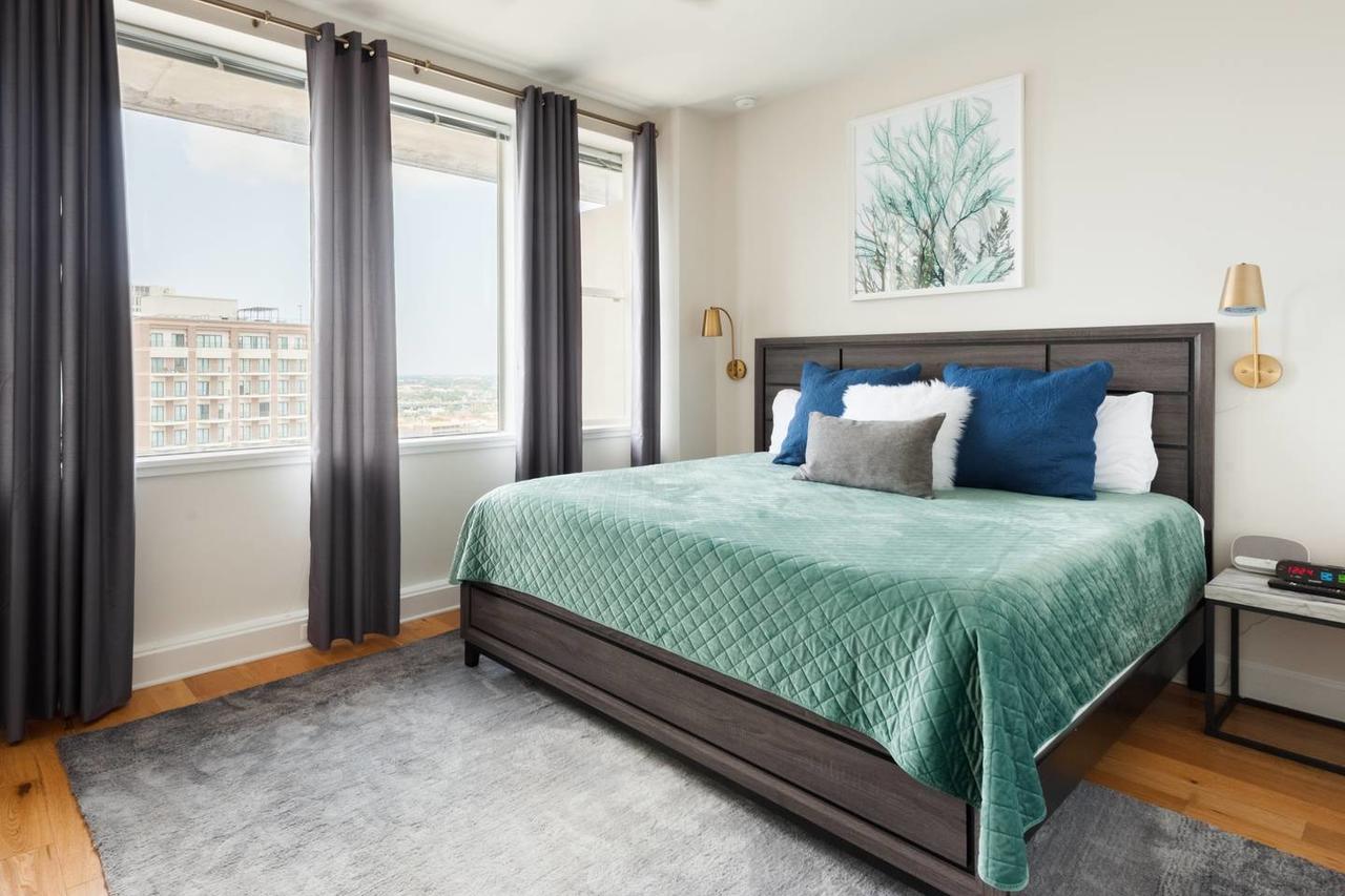 15TH FLOOR PENTHOUSE PANORAMIC CITY VIEWS CANAL ST - thumb 17