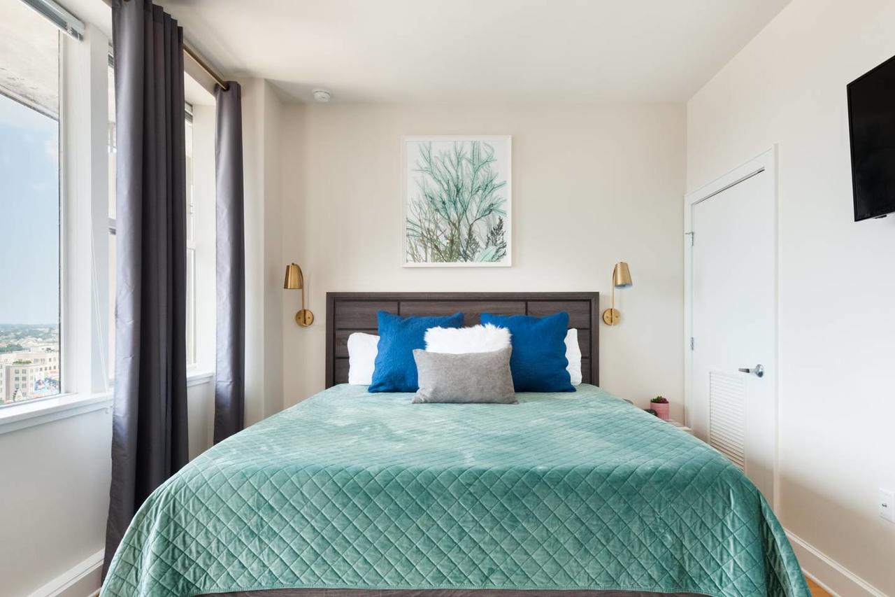 15TH FLOOR PENTHOUSE PANORAMIC CITY VIEWS CANAL ST - thumb 7