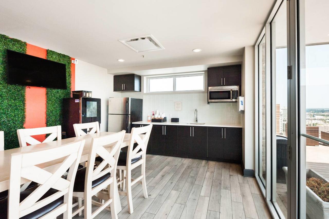 15TH FLOOR PENTHOUSE PANORAMIC CITY VIEWS CANAL ST - thumb 11