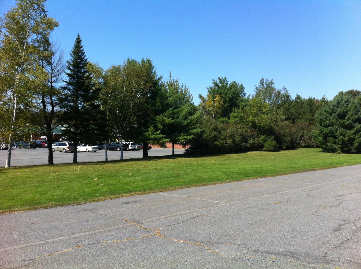 Pittsfield Motor Inn - thumb 41