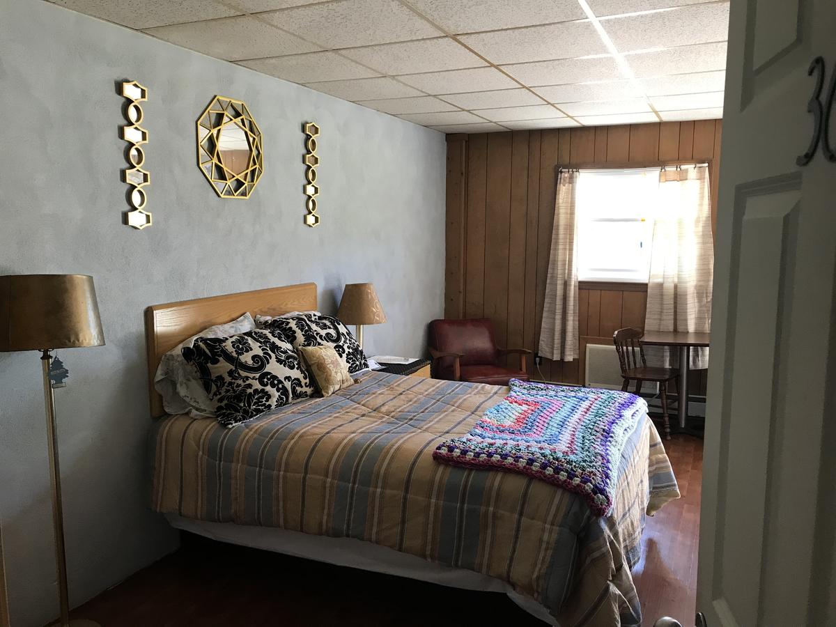 Pittsfield Motor Inn - thumb 19