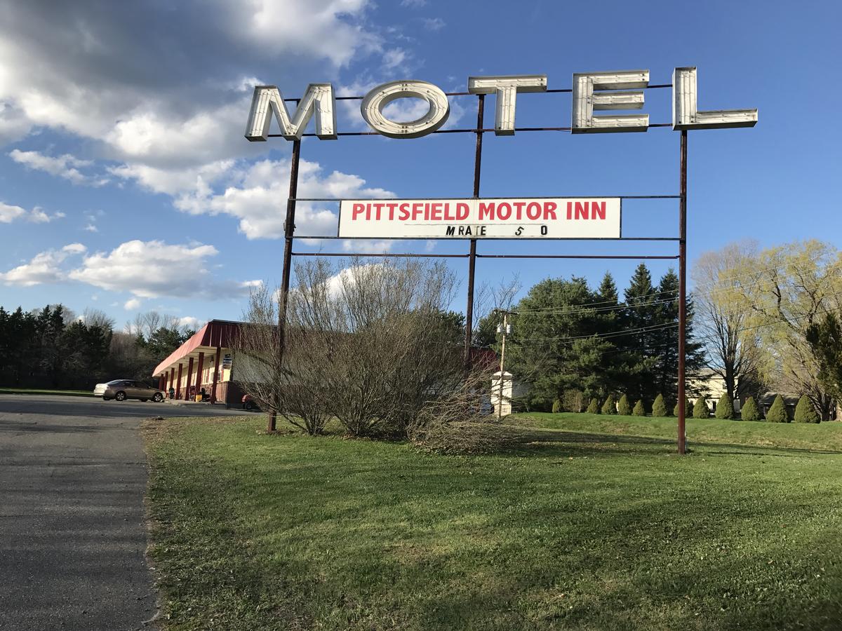 Pittsfield Motor Inn - thumb 35
