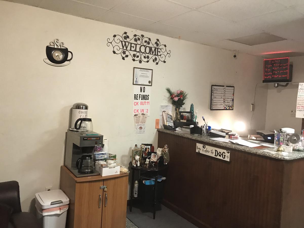 Pittsfield Motor Inn - thumb 25