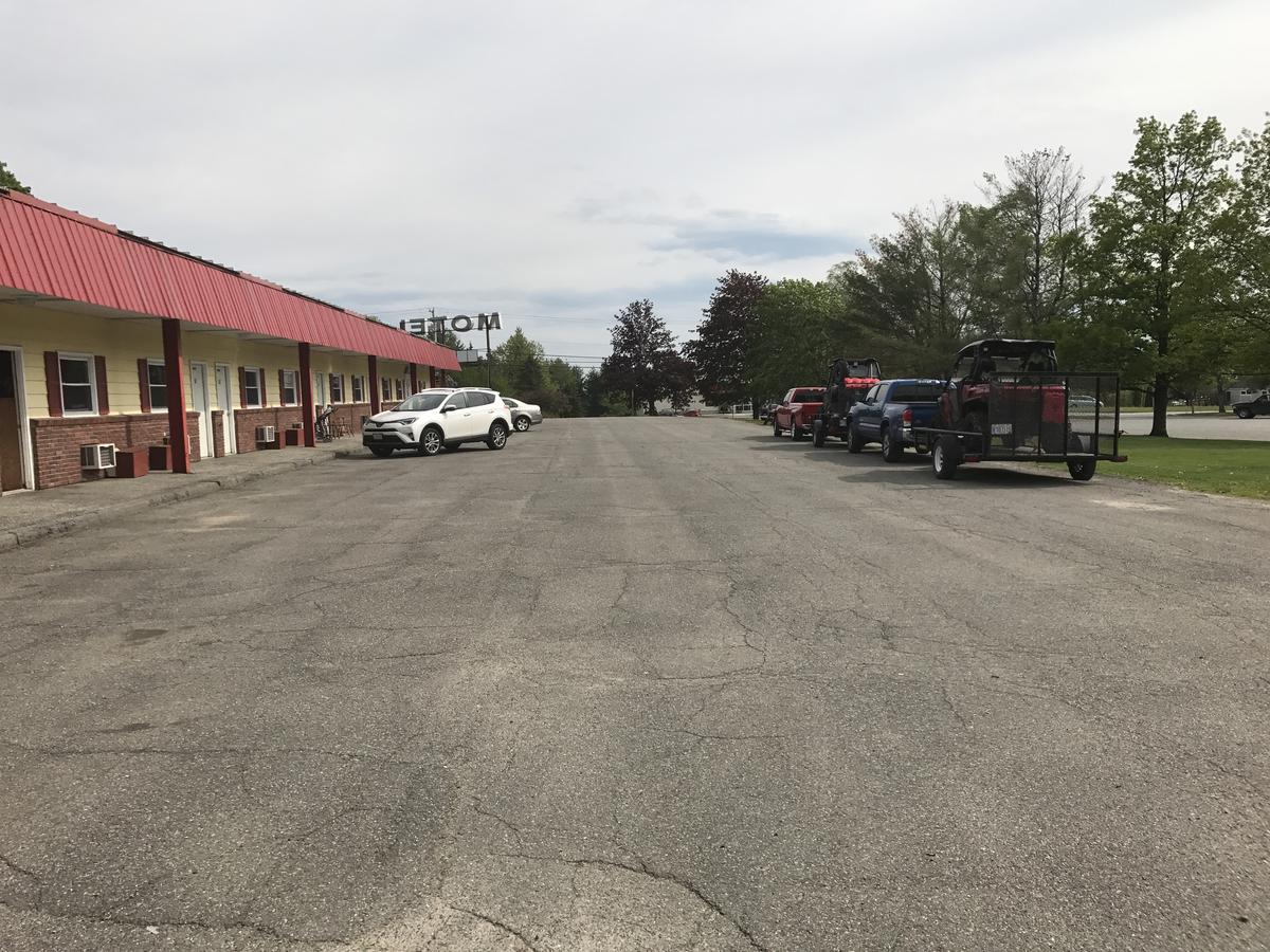 Pittsfield Motor Inn - thumb 38