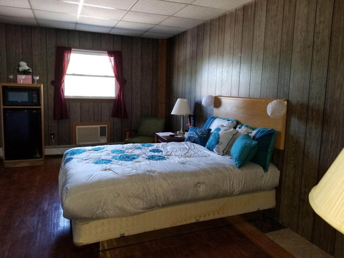 Pittsfield Motor Inn - thumb 12