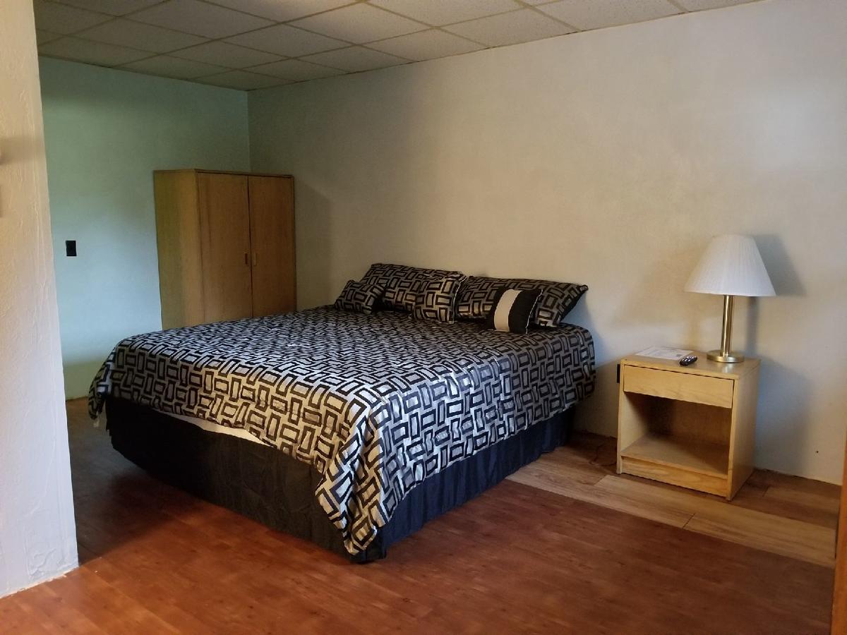 Pittsfield Motor Inn - thumb 37