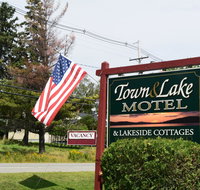 Town  Lake Motel  Cottages - Tourism Bookings