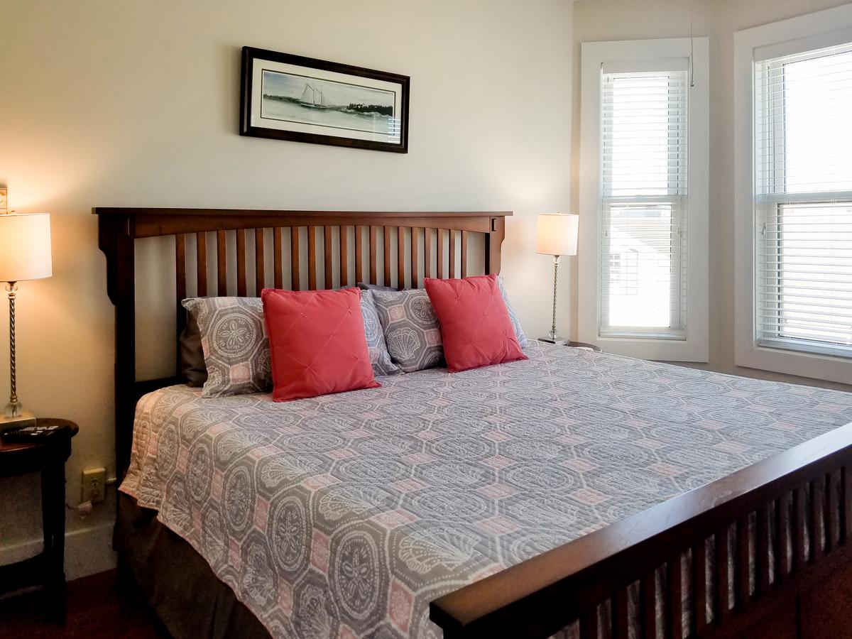 4 Commercial St Admirals Quarters Apts Apts - thumb 16