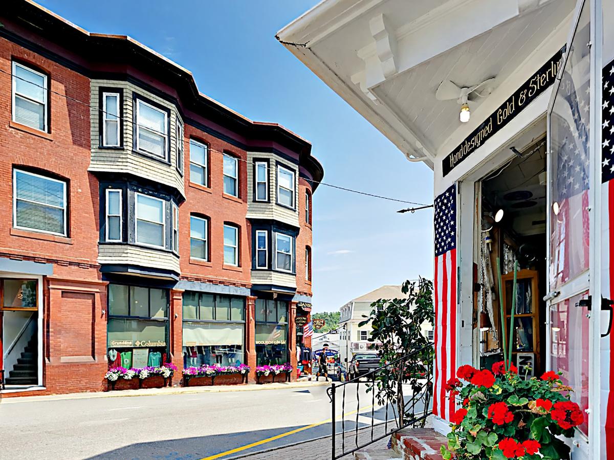 4 Commercial St Admirals Quarters Apts Apts - thumb 4