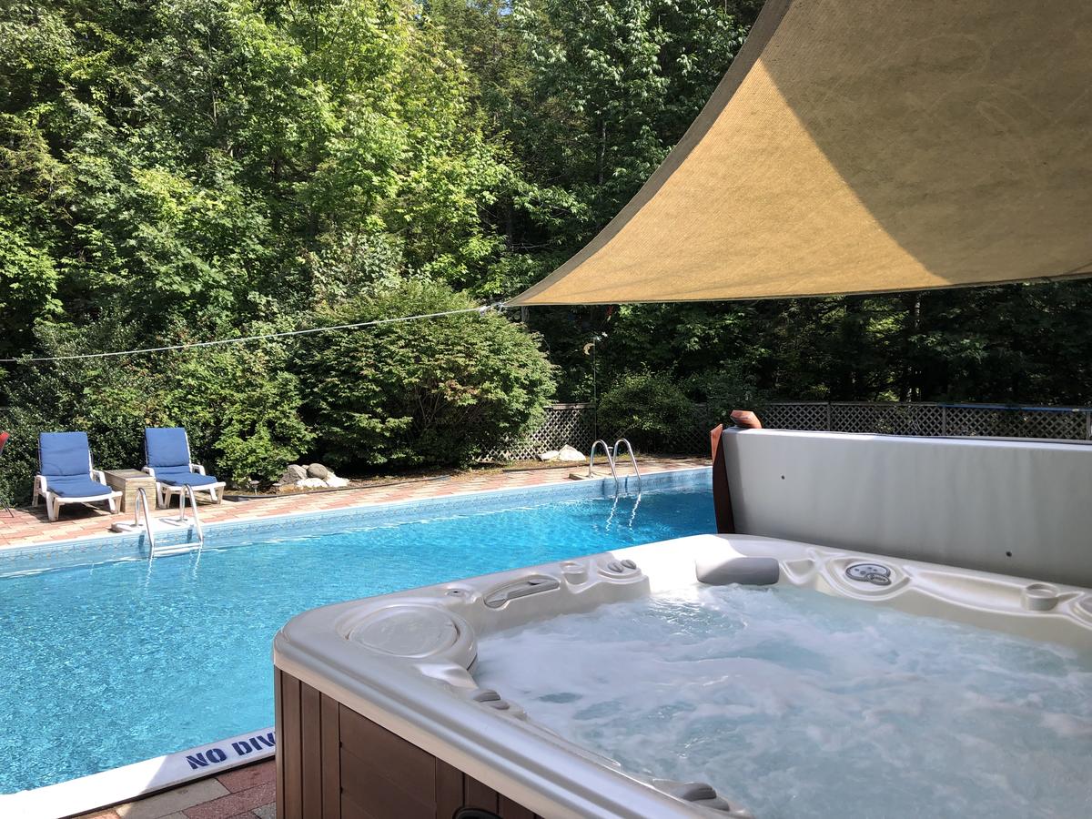 Andys Retreat Heated Pool - thumb 5