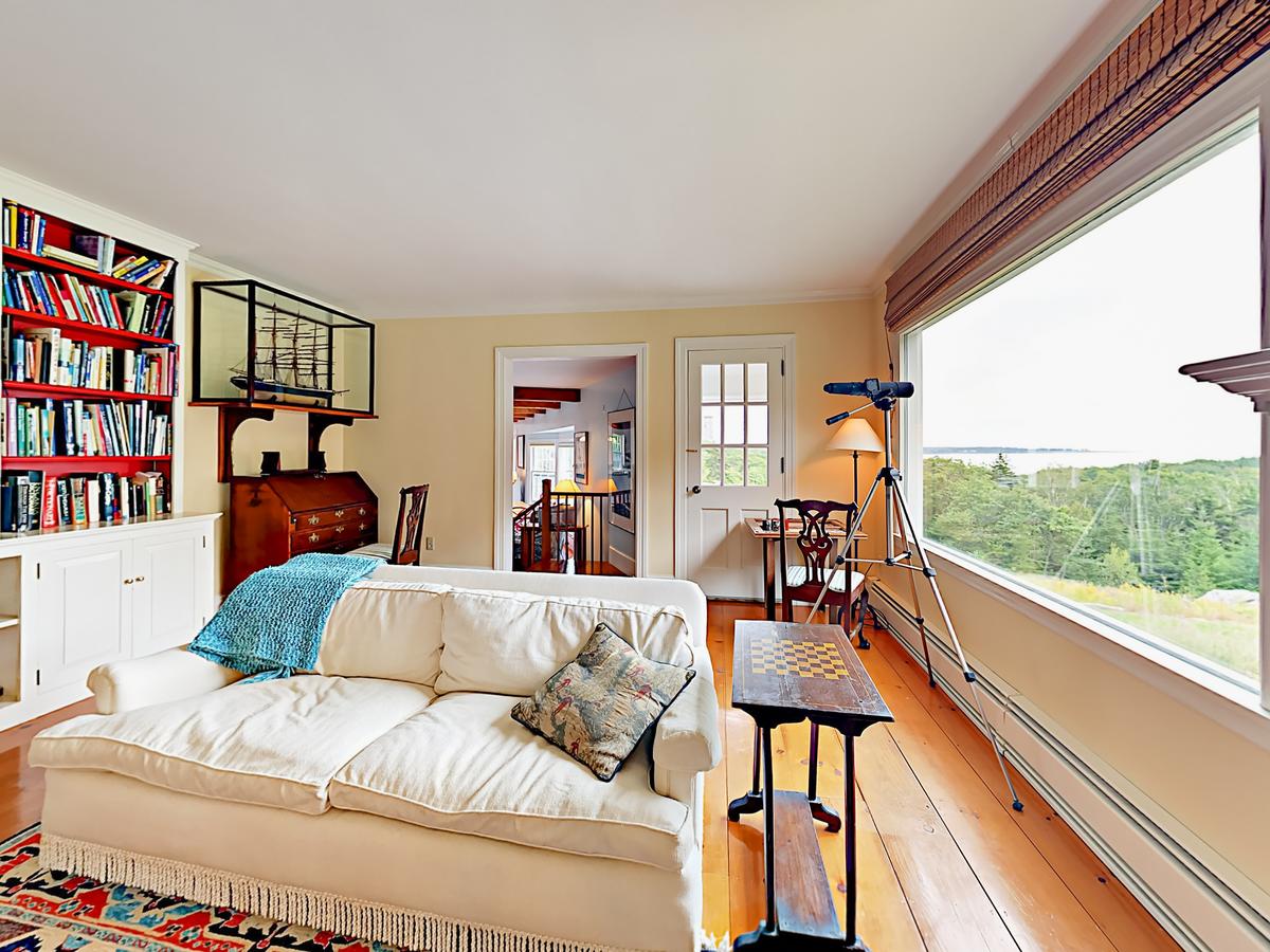 60 Middle Rd House - thumb 2