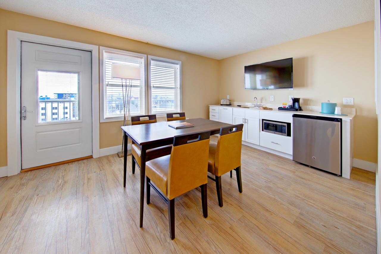 Commander Hotel & Suites - thumb 6