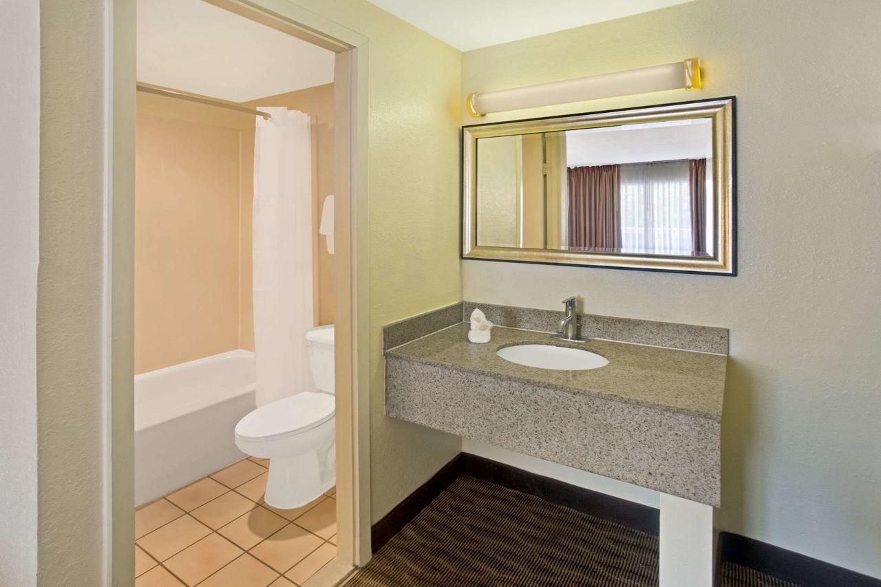Days Inn By Wyndham Silver Spring - thumb 6