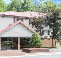 Super 8 by Wyndham Waldorf - Tourism Bookings