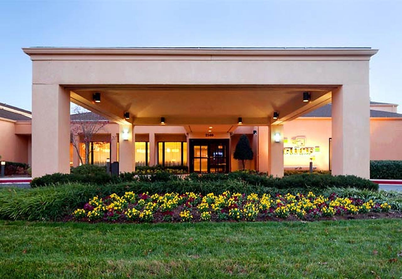 Courtyard Rockville - thumb 2