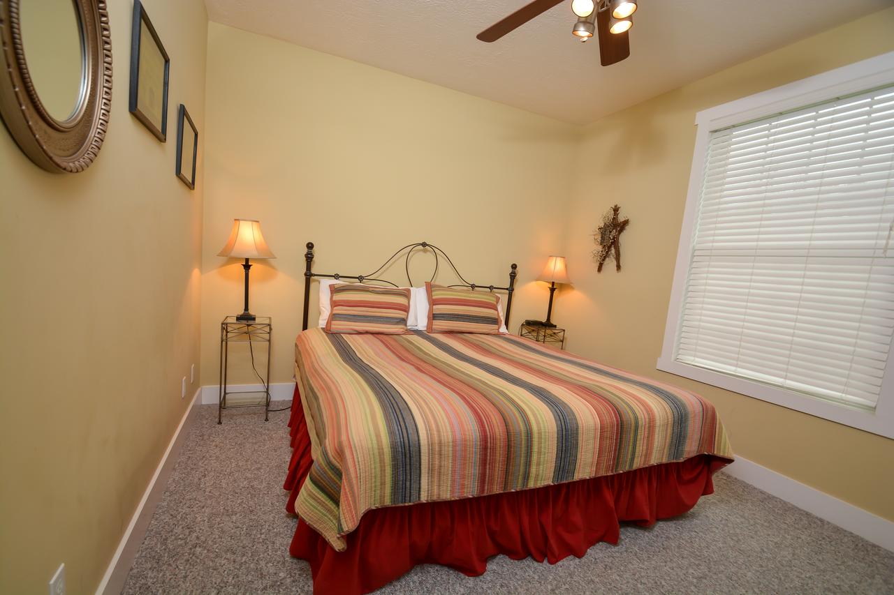 Greens At The Lake Five-Bedroom Holiday Home - thumb 14