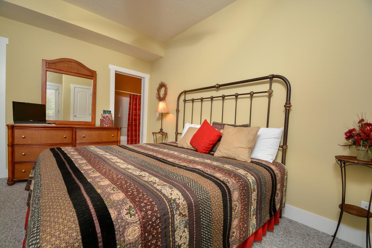 Greens At The Lake Five-Bedroom Holiday Home - thumb 13