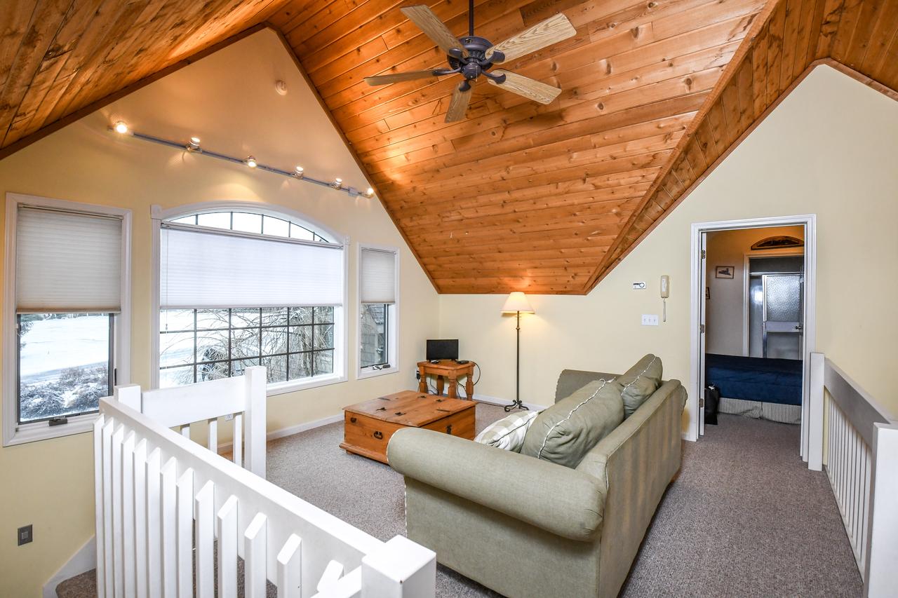By The Lake Five-Bedroom Holiday Home - thumb 15
