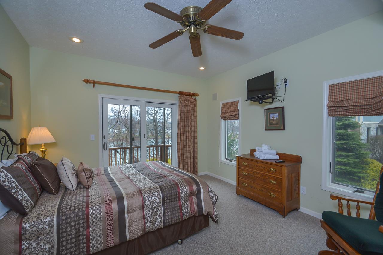 By The Lake Five-Bedroom Holiday Home - thumb 11
