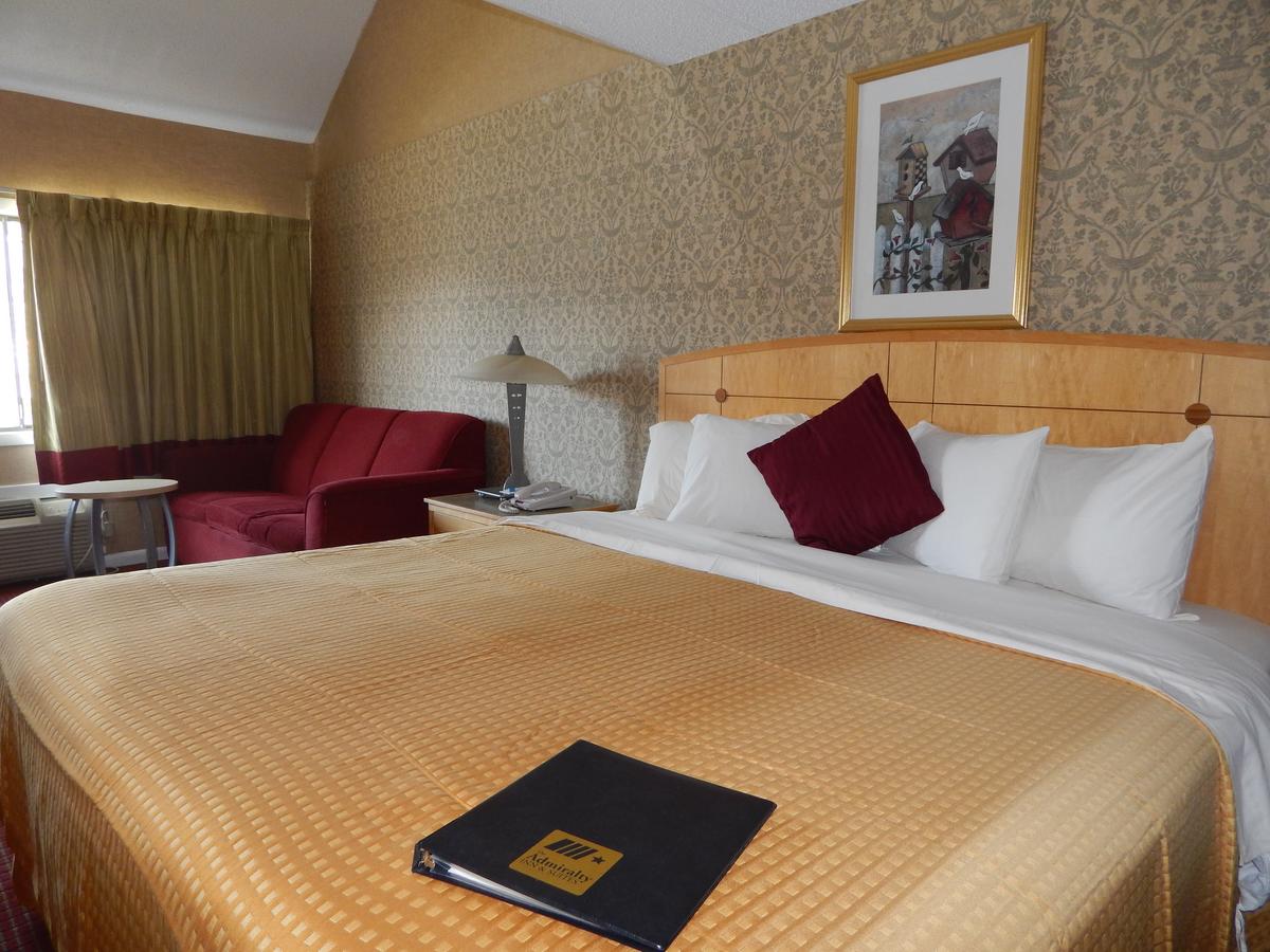 The Admiralty Inn & Suites - thumb 32