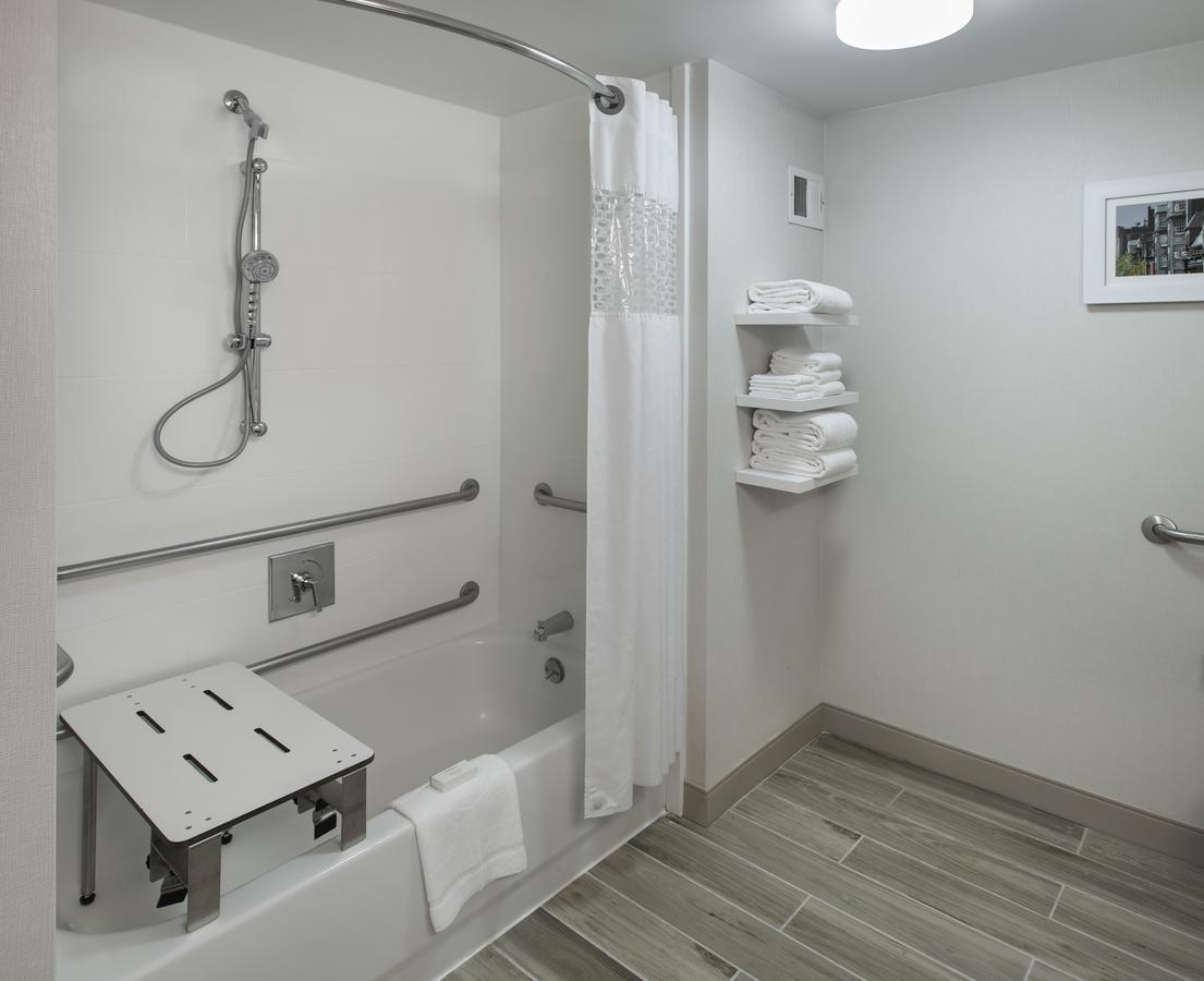 Hampton Inn Boston Logan Airport - thumb 5