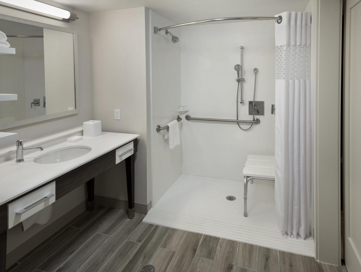 Hampton Inn Boston Logan Airport - thumb 3