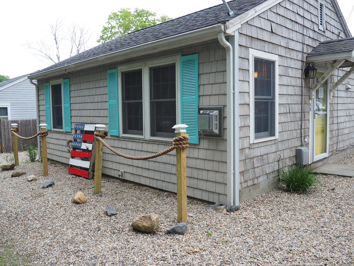 Cozy Cottage-5 Minute Walk To Priscilla Beach - thumb 0