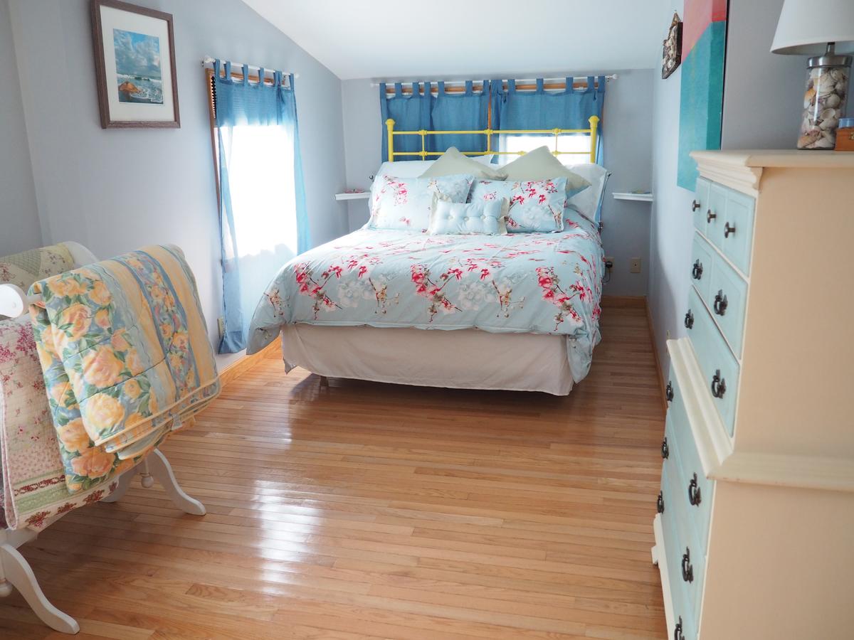 Cozy Cottage-5 Minute Walk To Priscilla Beach - thumb 6