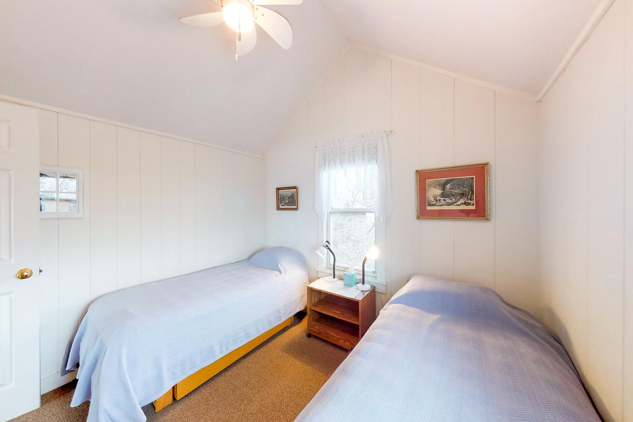 2 Bed 1 Bath Vacation Home In Eastham - thumb 17