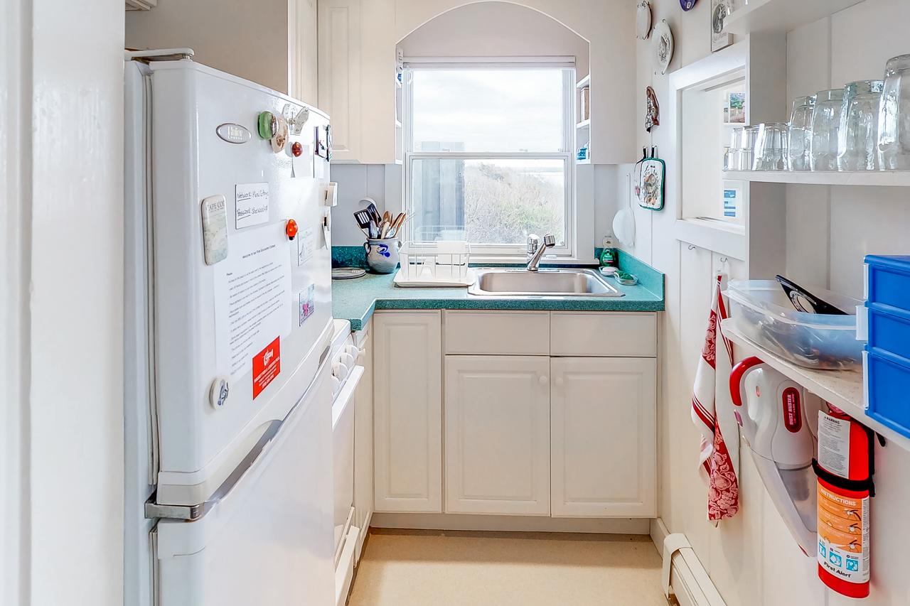 2 Bed 1 Bath Vacation Home In Eastham - thumb 11