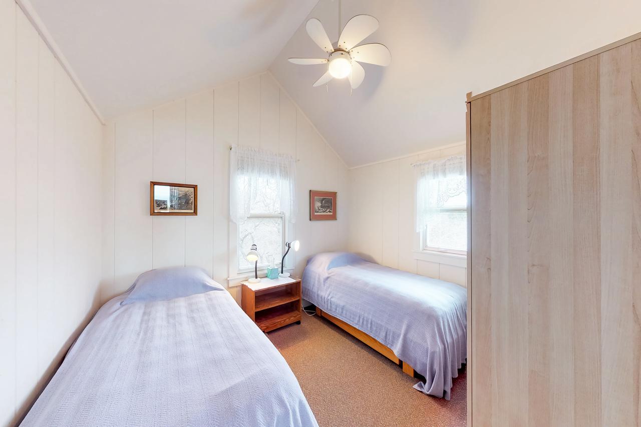 2 Bed 1 Bath Vacation Home In Eastham - thumb 16