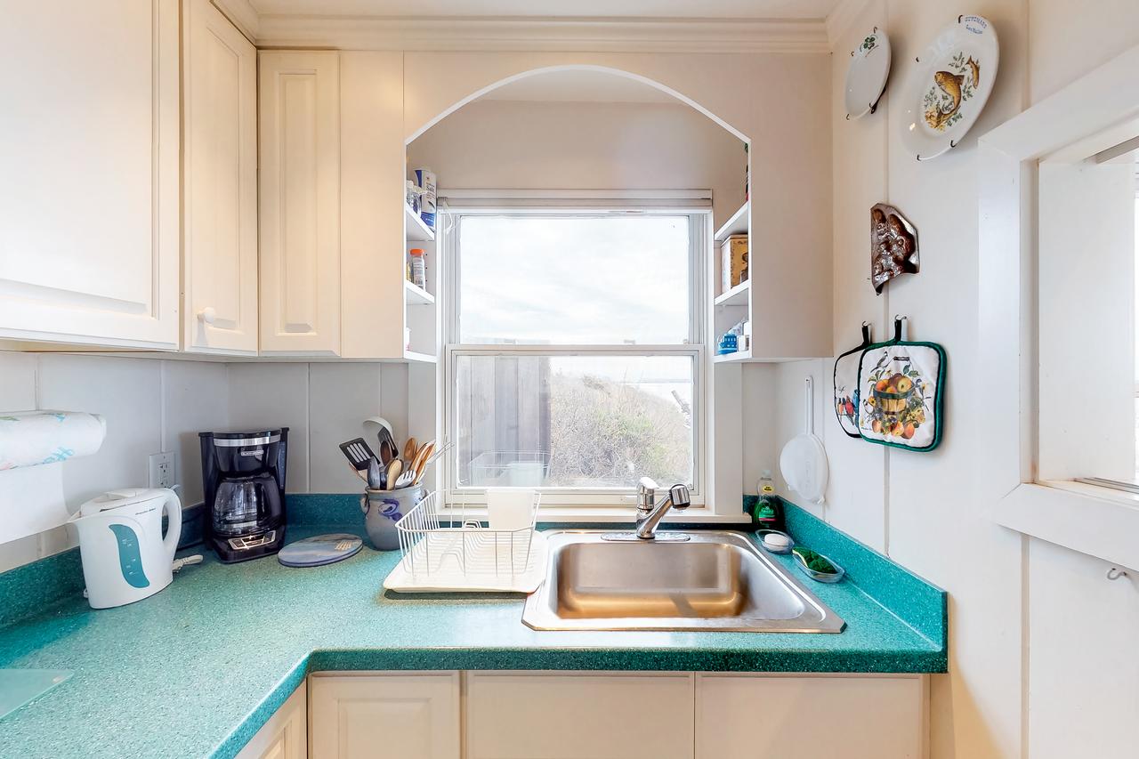 2 Bed 1 Bath Vacation Home In Eastham - thumb 10