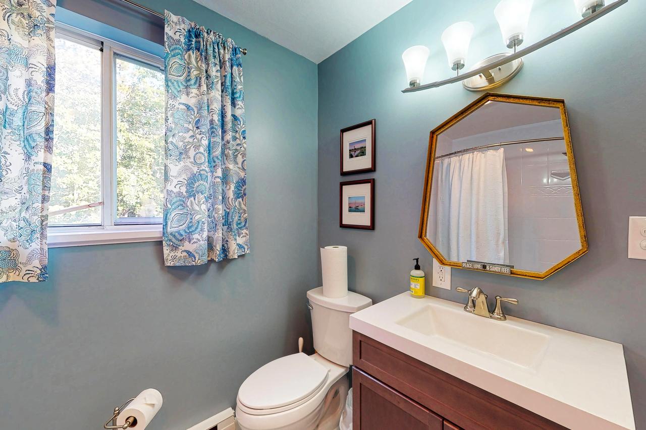 3 Bed 2 Bath Vacation Home In West Tisbury - thumb 8