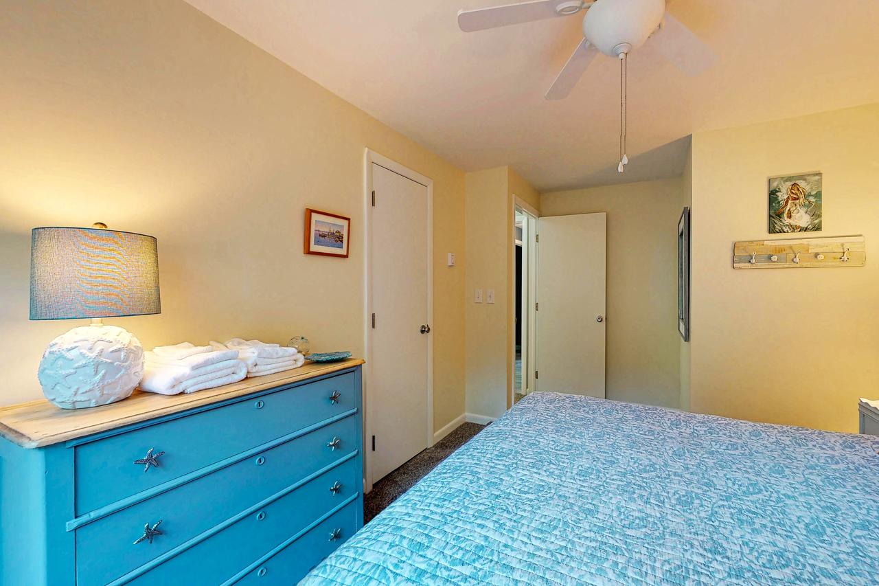 3 Bed 2 Bath Vacation Home In West Tisbury - thumb 11