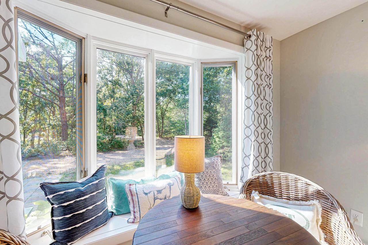 3 Bed 2 Bath Vacation Home In West Tisbury - thumb 2