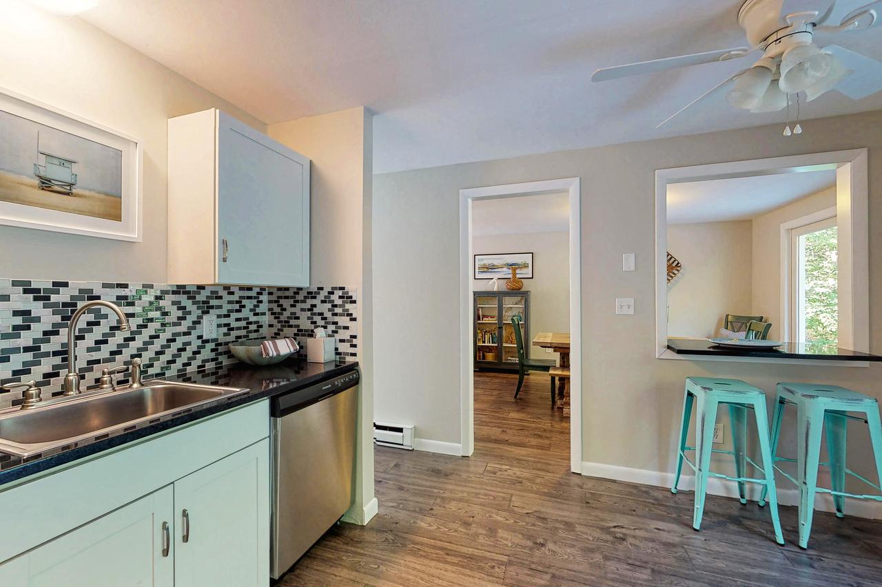 3 Bed 2 Bath Vacation Home In West Tisbury - thumb 4