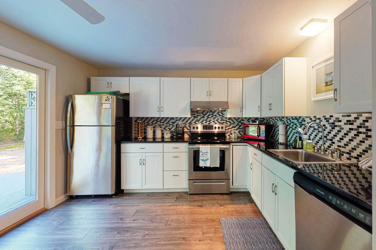 3 Bed 2 Bath Vacation Home In West Tisbury - thumb 6