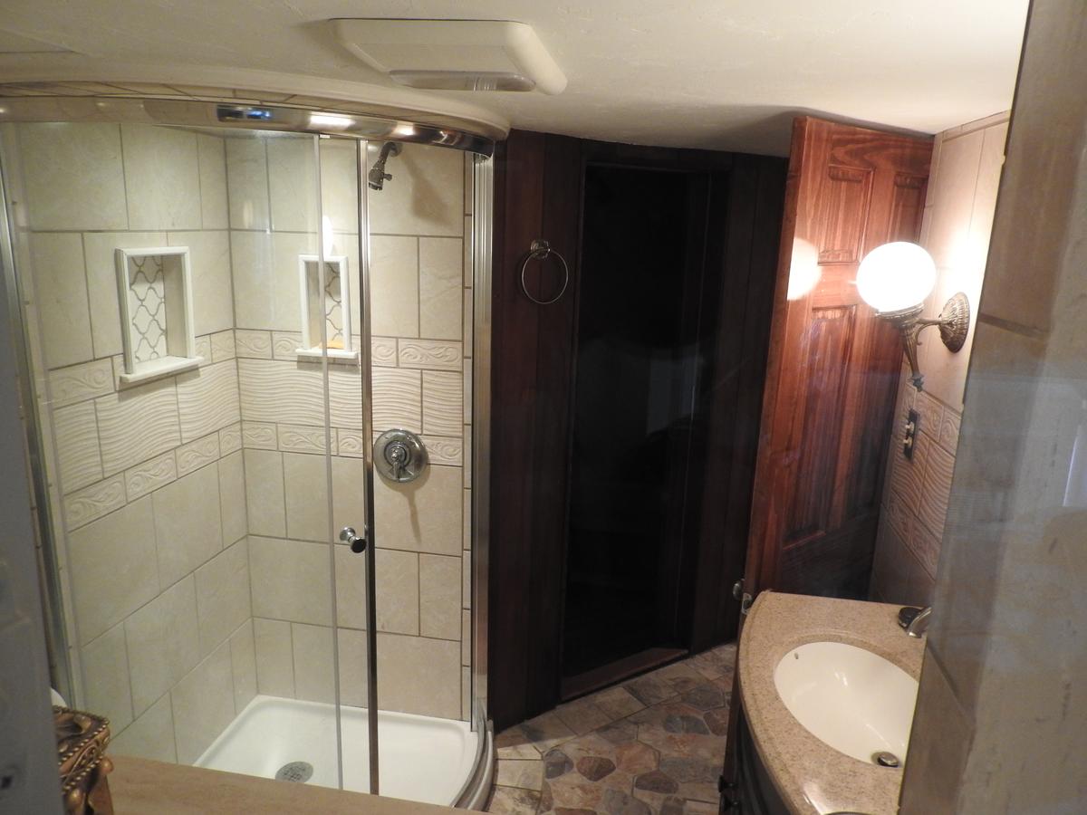 Chateau Du Lac Bed And Breakfast - thumb 8