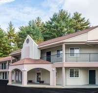 Howard Johnson by Wyndham Lenox - Tourism Bookings