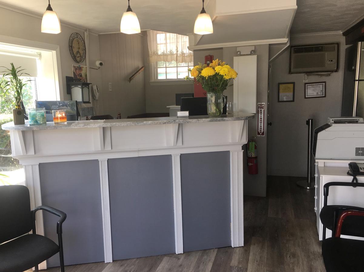 Colonial Traveler Inn - thumb 5