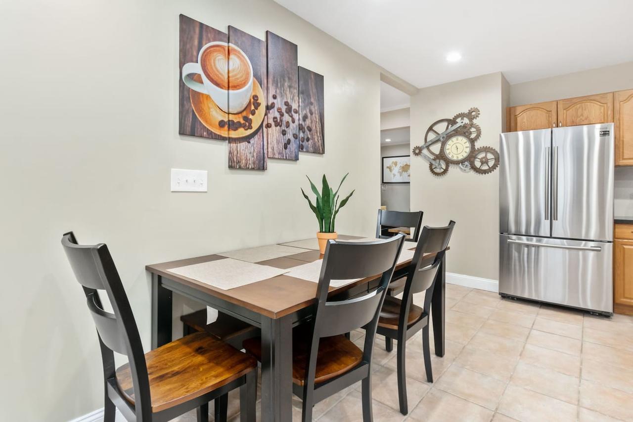 Family Friendly Minutes To Downtown, University & Hospital - thumb 5